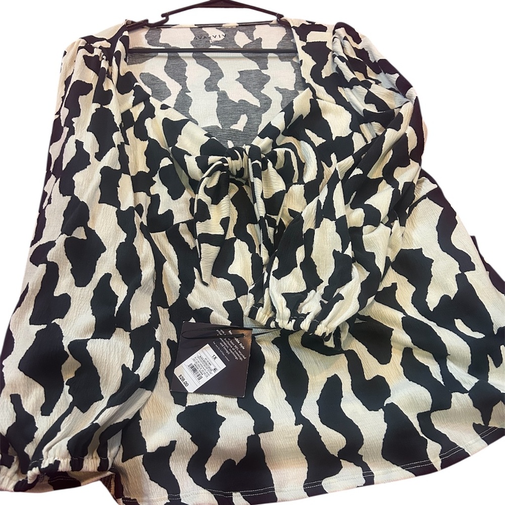 AVA& VIV black and white pattern with bow in front. NWT 1X